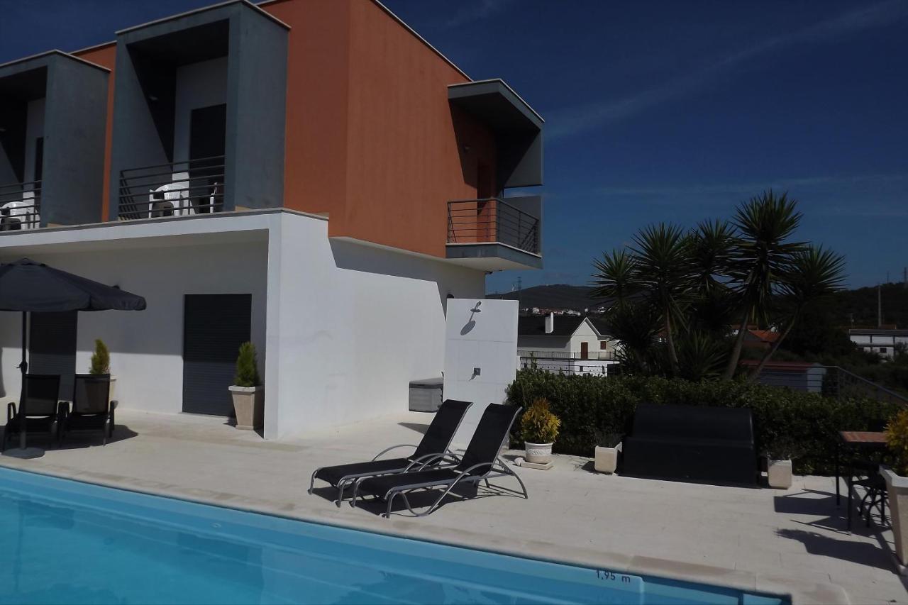 Casa Ceedina Bed And Breakfast & Beauty Batalha Exterior foto