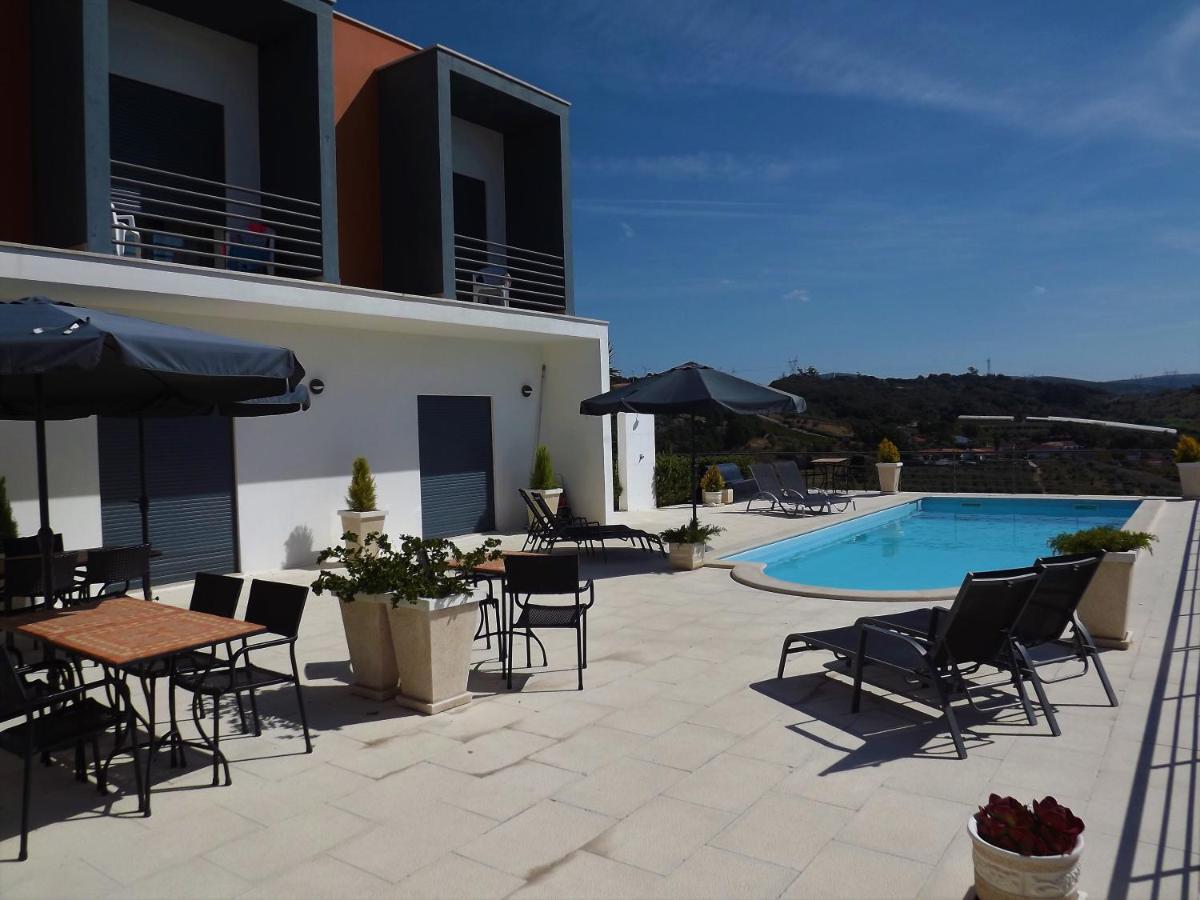 Casa Ceedina Bed And Breakfast & Beauty Batalha Exterior foto